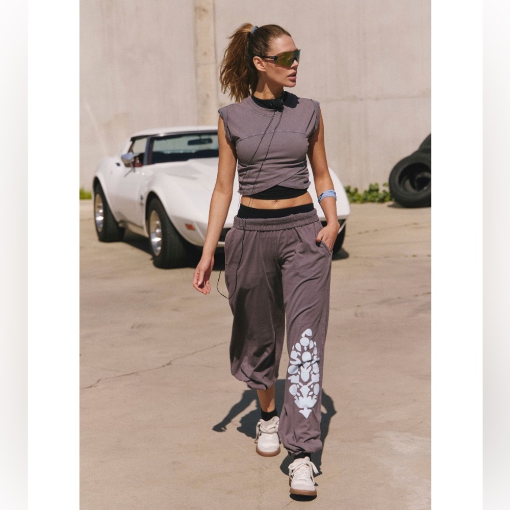 Hot Shot Crossover Logo Set in Dark Shadow color.